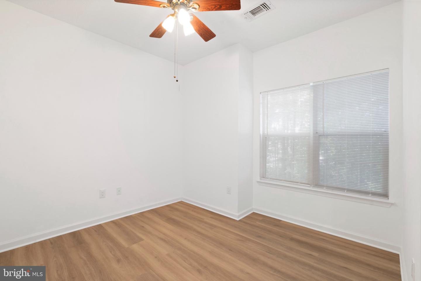 1700 Lake Shore Crest Dr #13 Property Photo 11