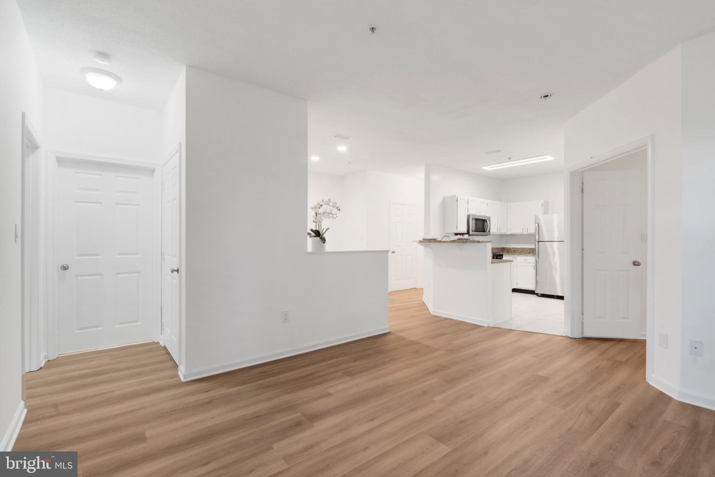 1700 Lake Shore Crest Dr #13 Property Photo 12