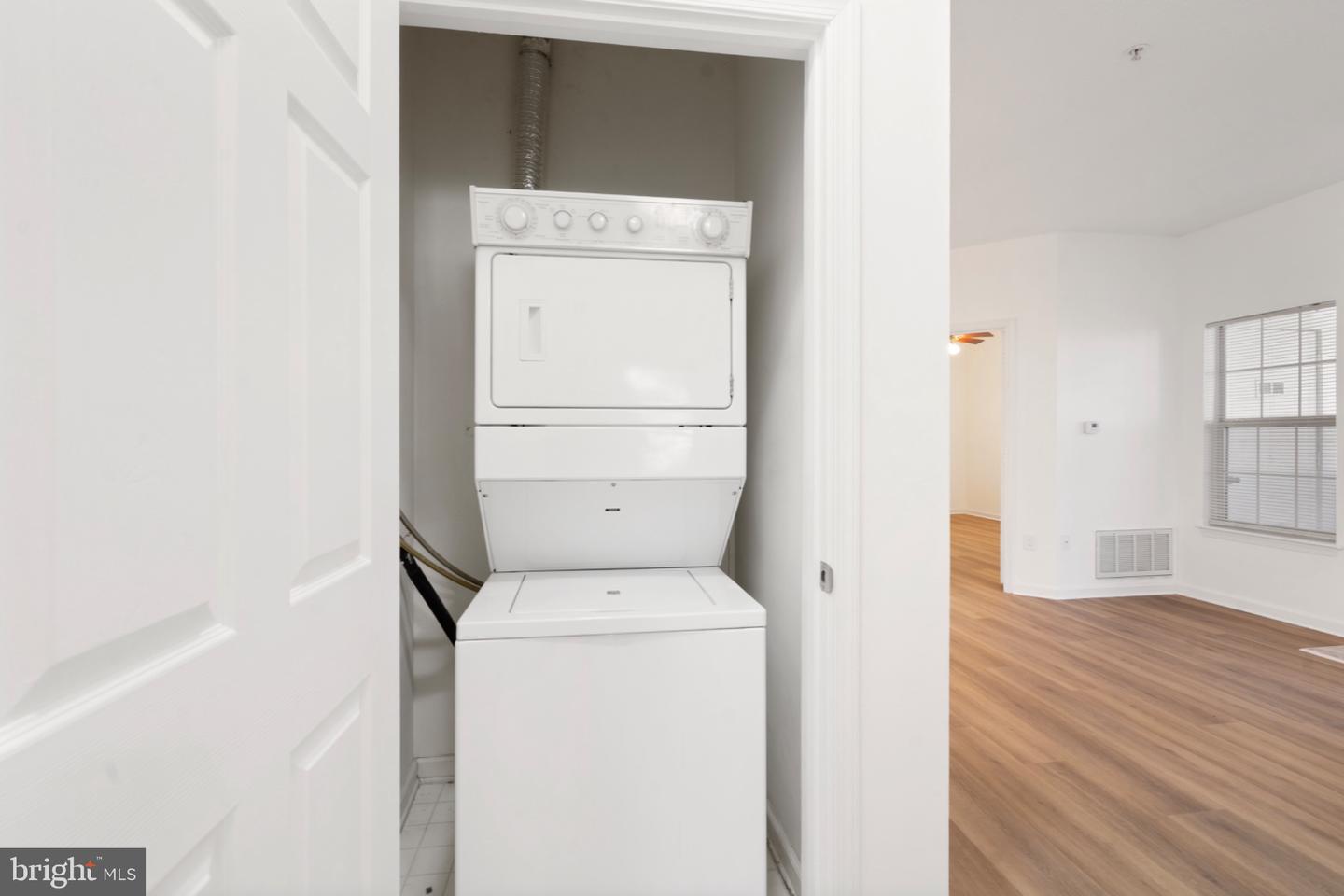 1700 Lake Shore Crest Dr #13 Property Photo 15