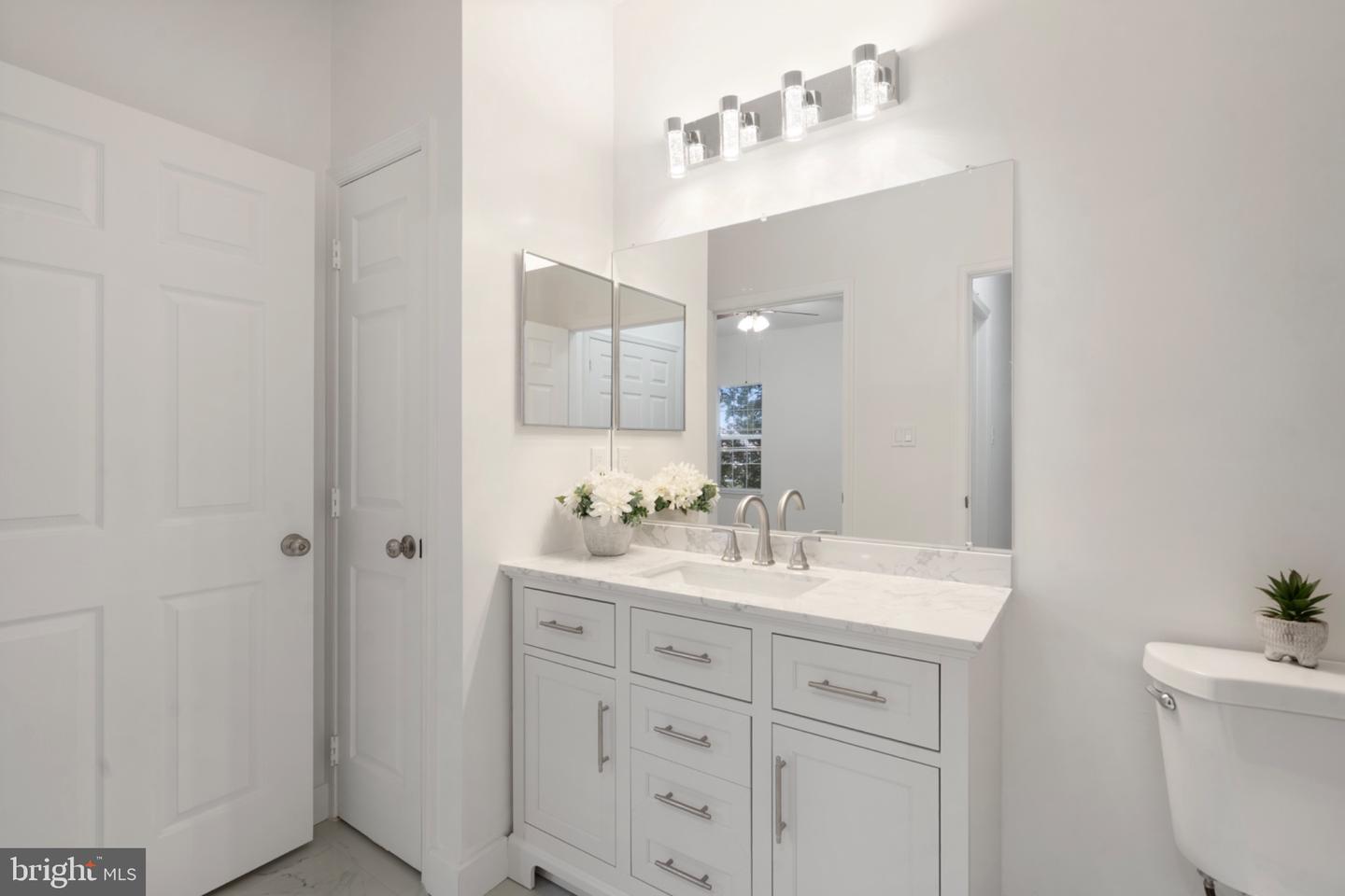 1700 Lake Shore Crest Dr #13 Property Photo 16