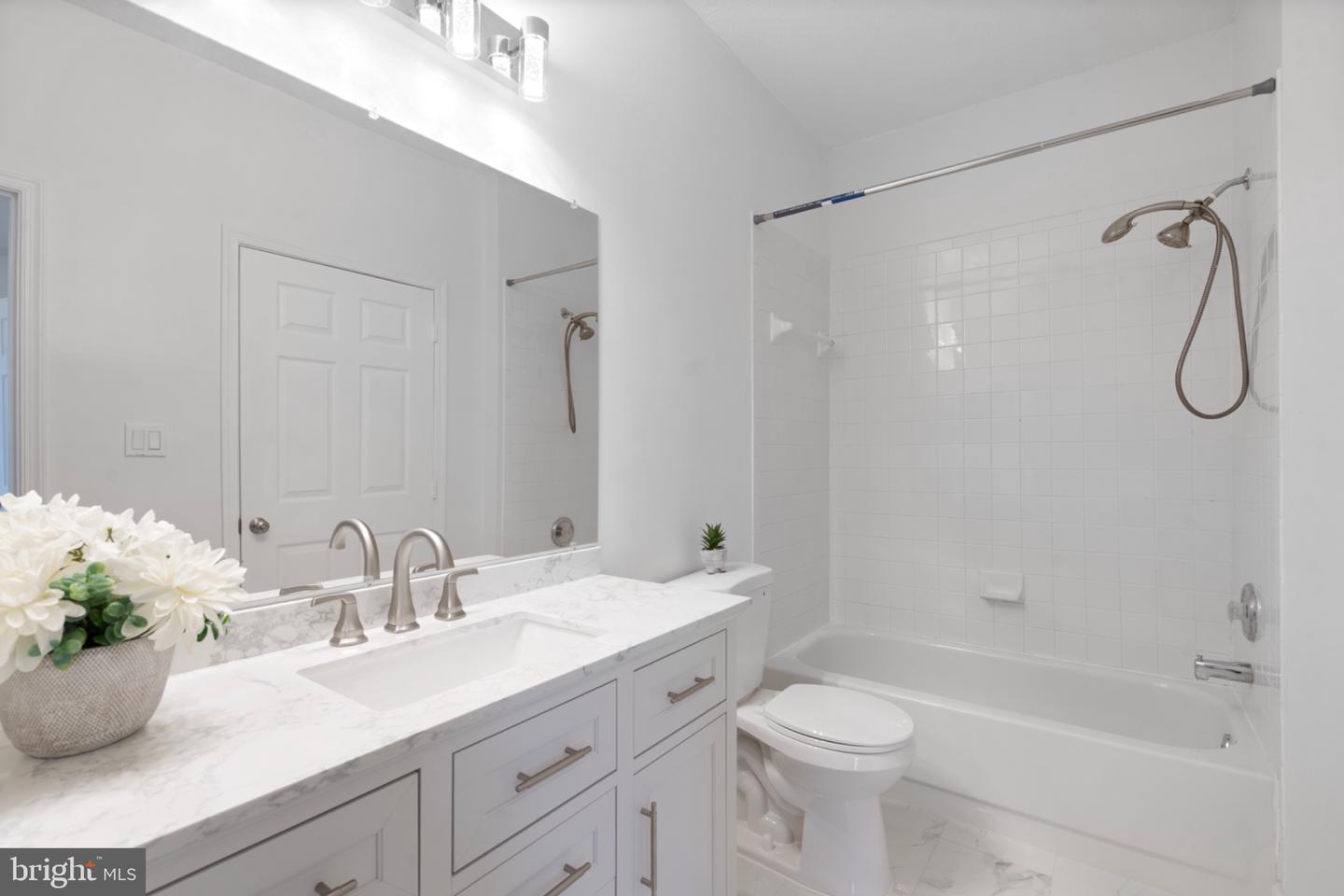 1700 Lake Shore Crest Dr #13 Property Photo 17