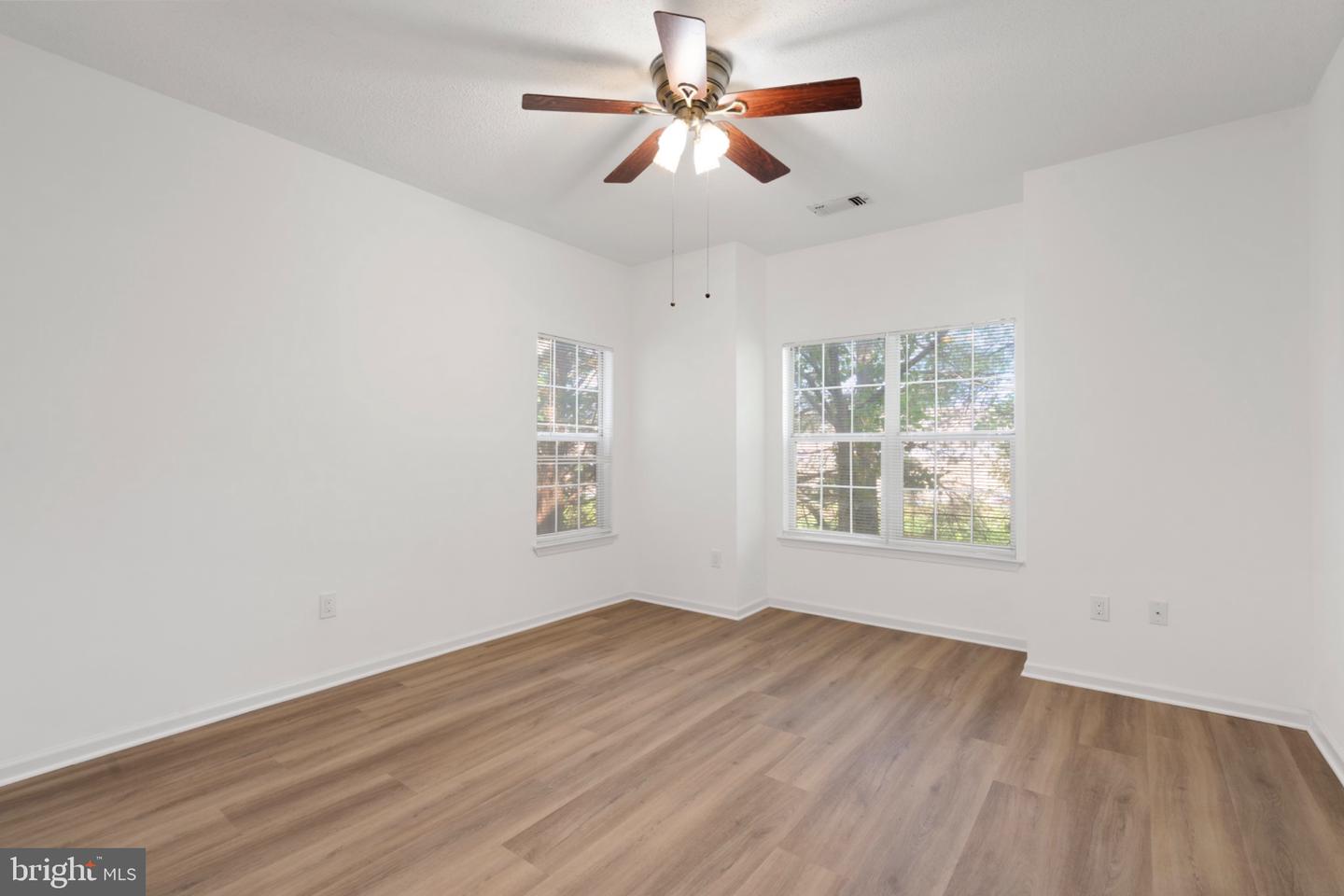 1700 Lake Shore Crest Dr #13 Property Photo 18