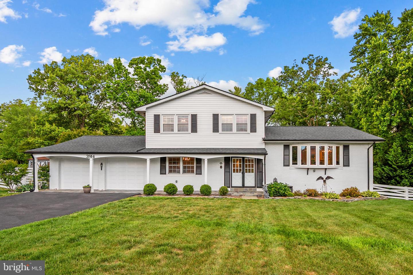 3914 Rive Dr Property Photo 1