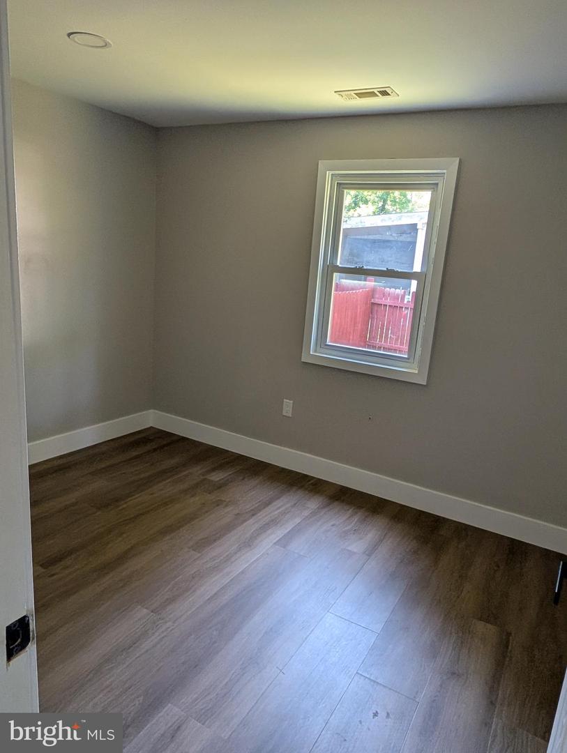 2913 Dunbar St Property Photo 4