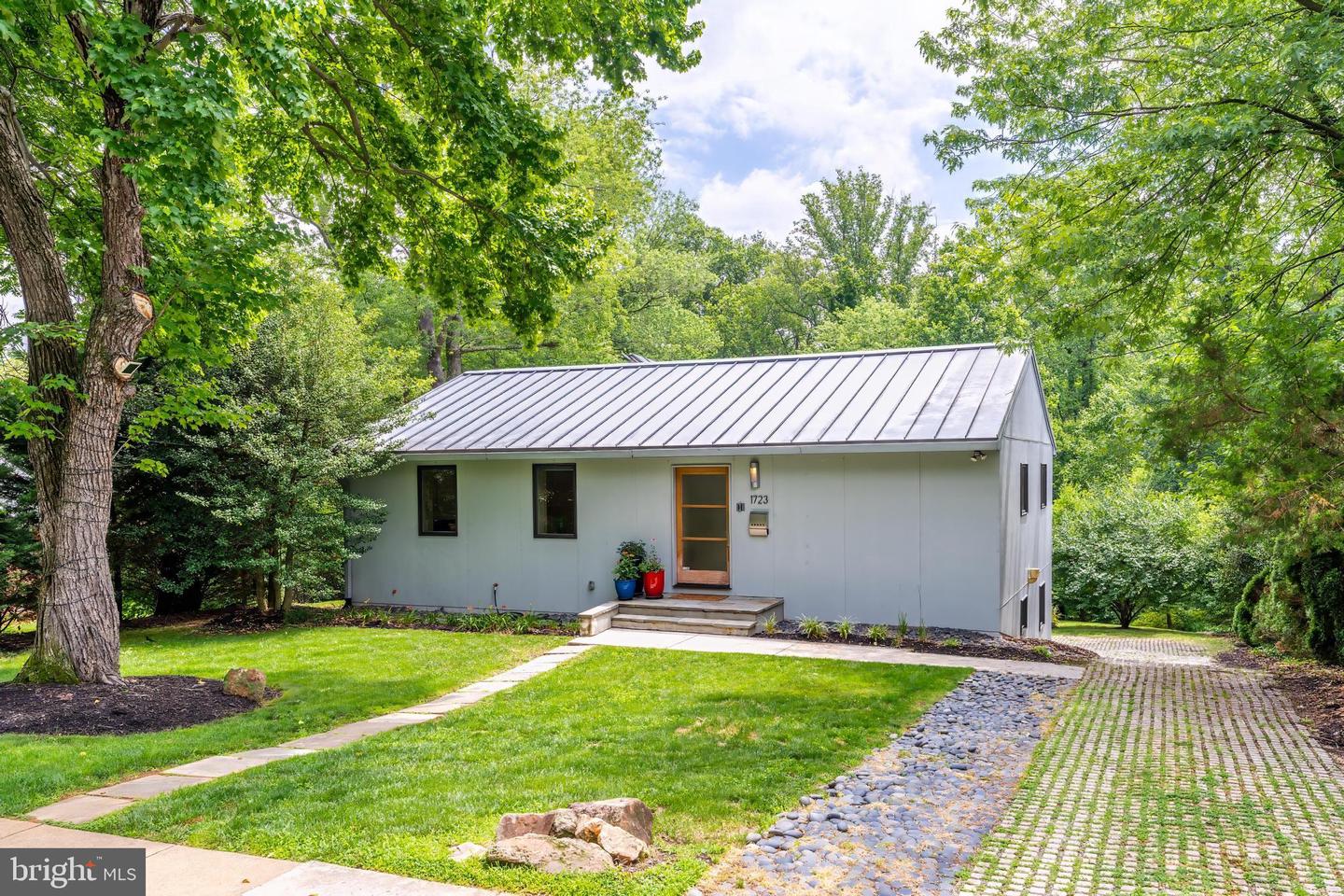 1723 Melbourne Dr Property Photo 3