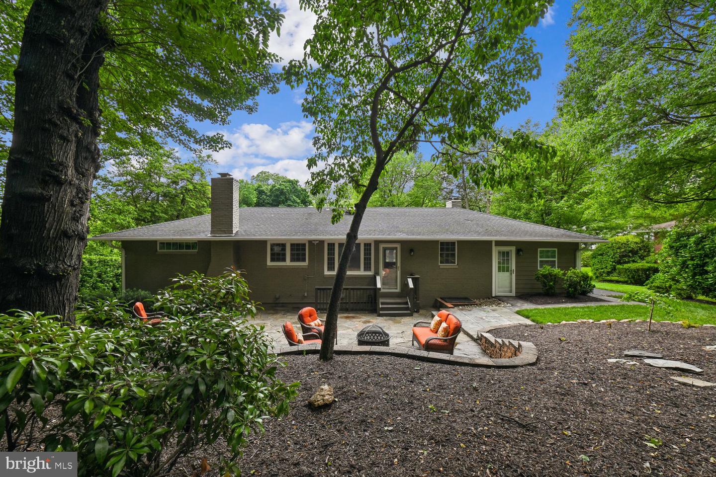 8324 The Midway Property Photo 4