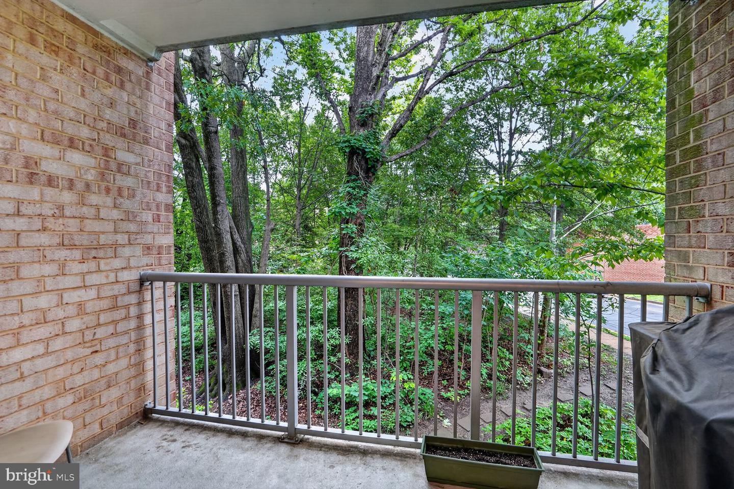 2911 Charing Cross Rd #8 Property Photo 4