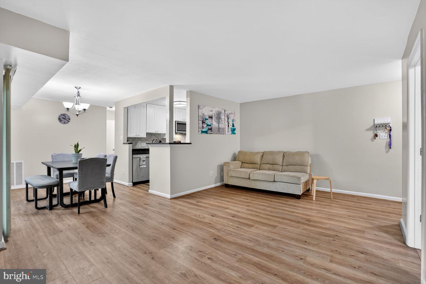 2911 Charing Cross Rd #8 Property Photo 6