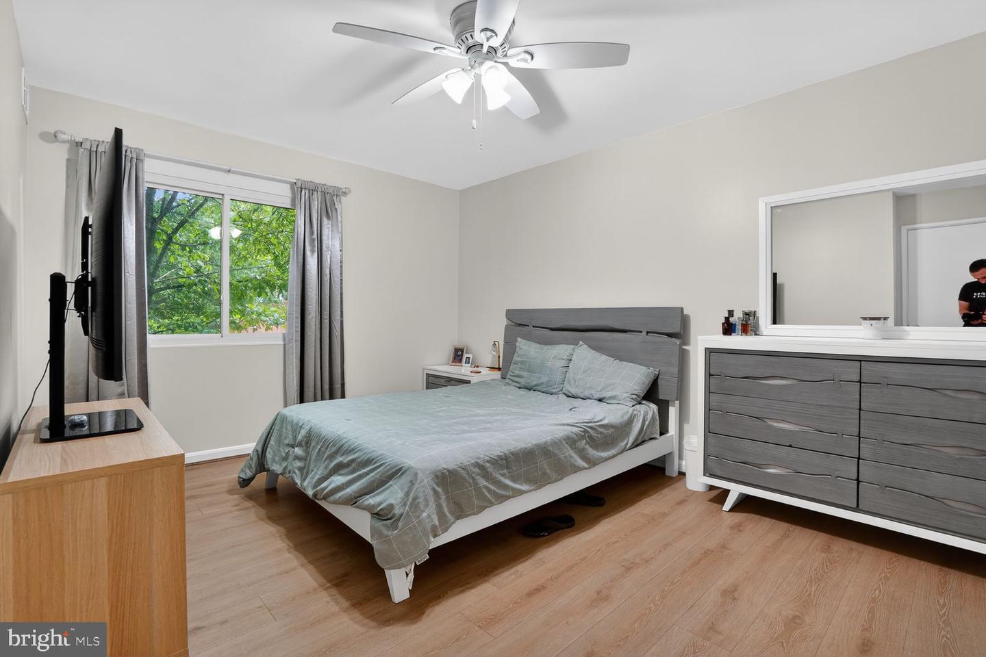 2911 Charing Cross Rd #8 Property Photo 10