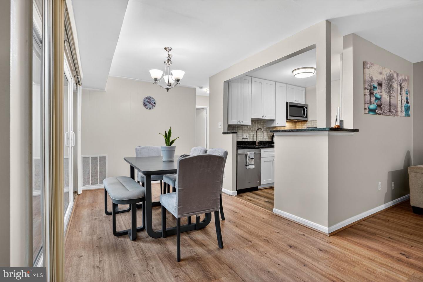 2911 Charing Cross Rd #8 Property Photo 14