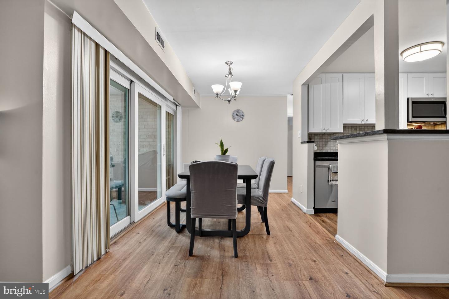 2911 Charing Cross Rd #8 Property Photo 17