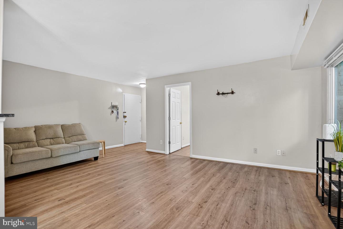 2911 Charing Cross Rd #8 Property Photo 20