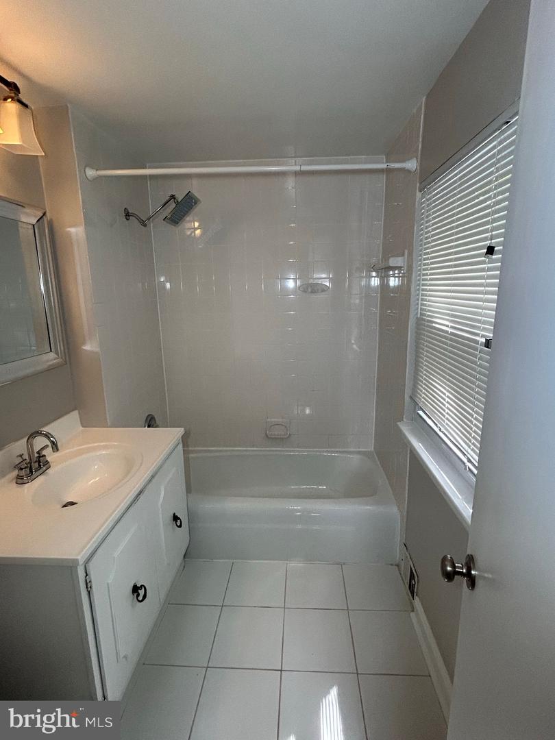 1828 Youngblood St Property Photo 10