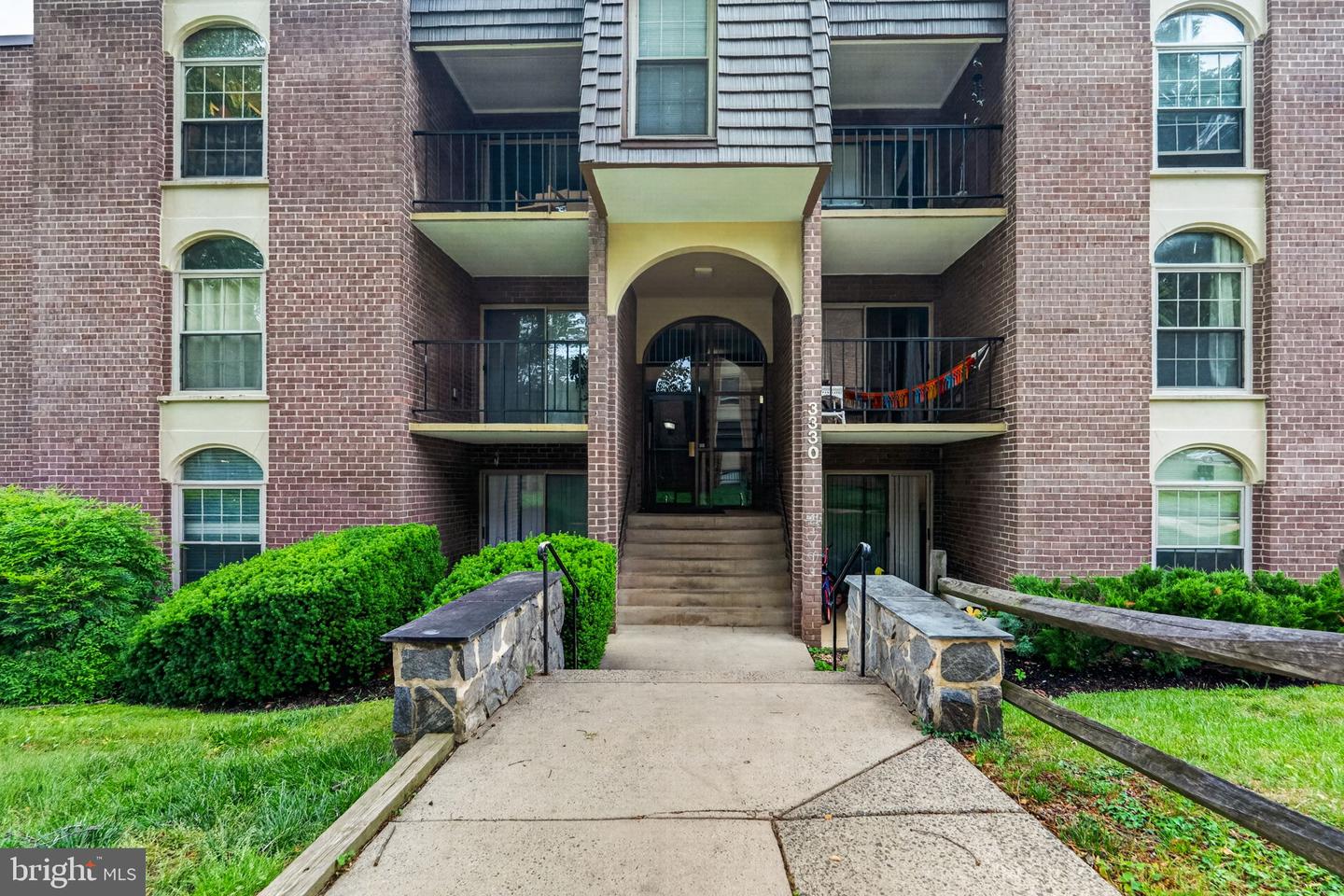 3330 Woodburn Village Dr #33 Property Photo 1