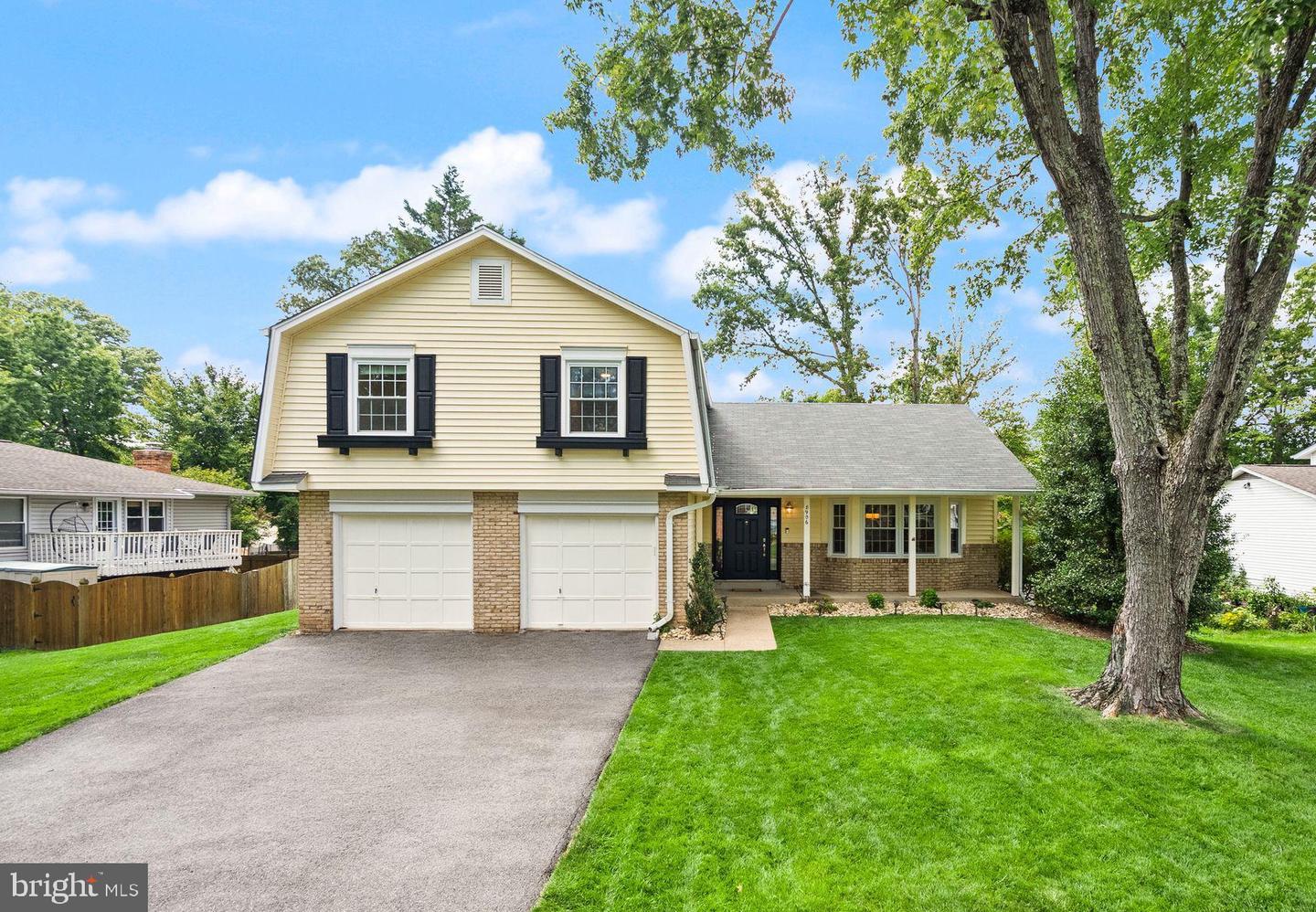8906 Tailcoat Ct Property Photo 1