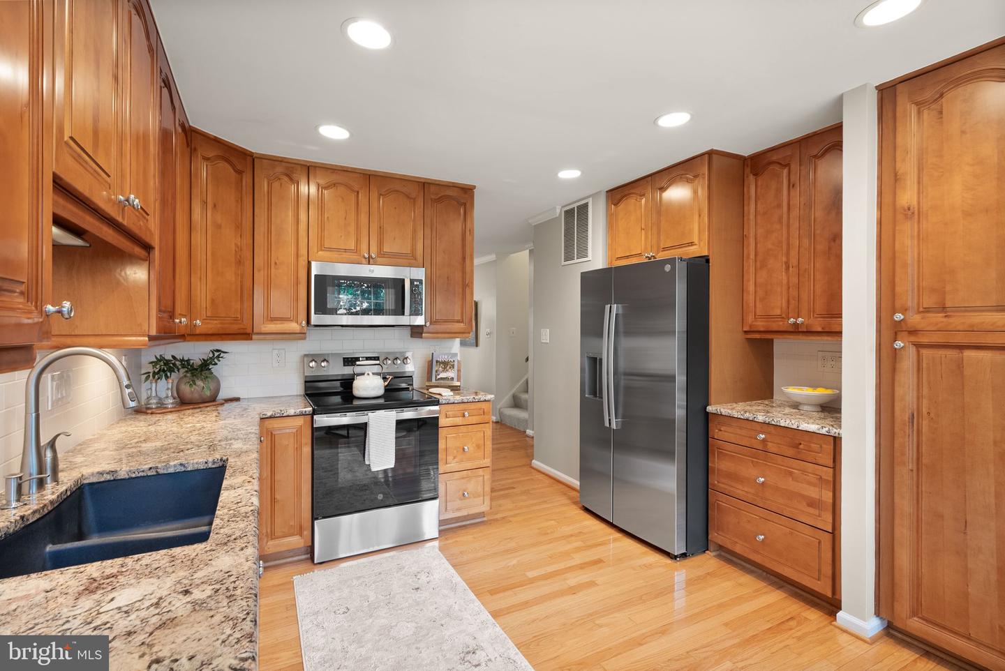 8906 Tailcoat Ct Property Photo 4