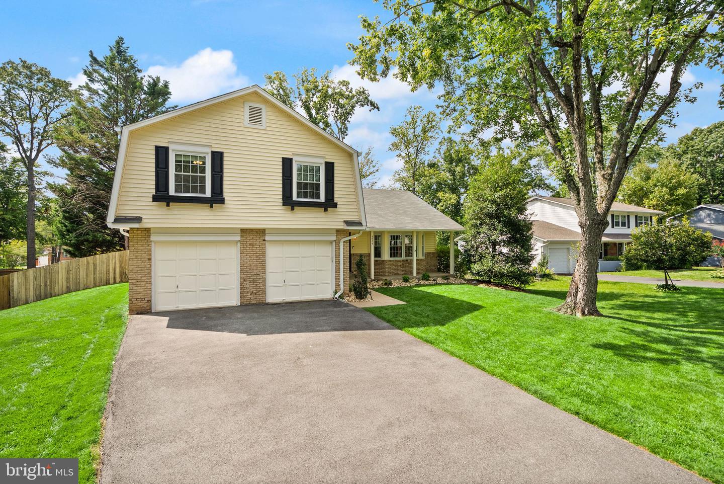 8906 Tailcoat Ct Property Photo 6