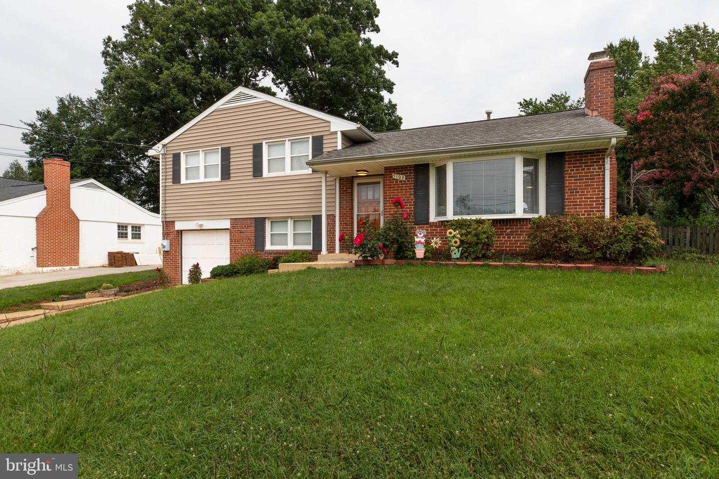 7108 Lanier St Property Photo 4