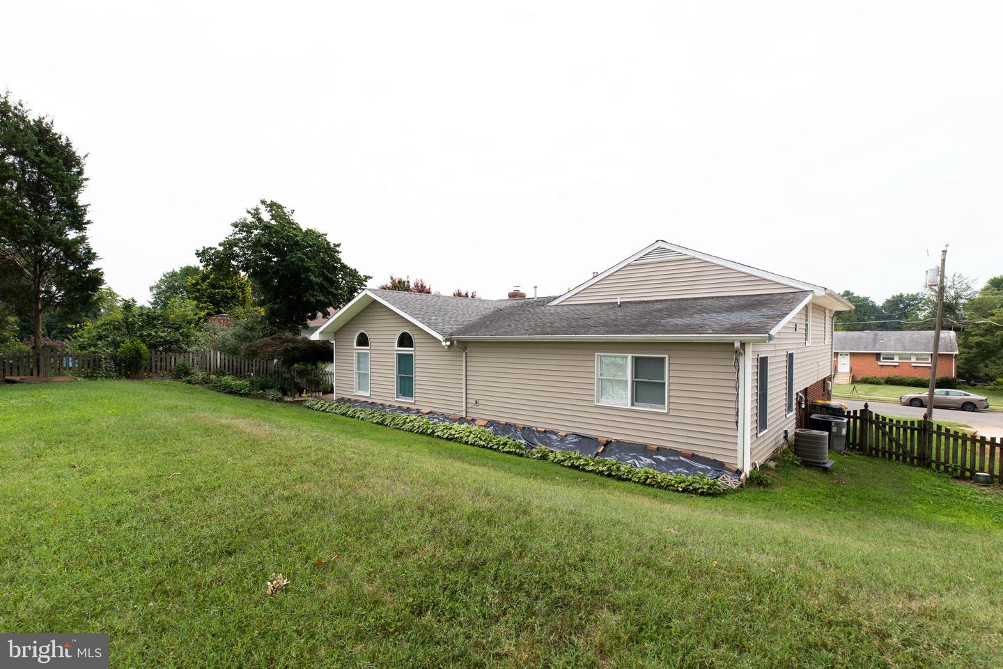7108 Lanier St Property Photo 5