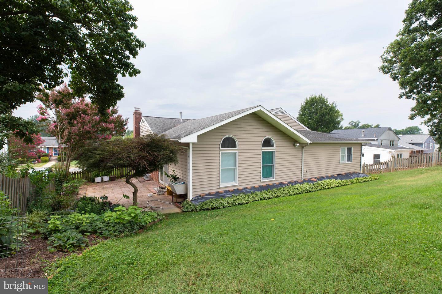 7108 Lanier St Property Photo 7