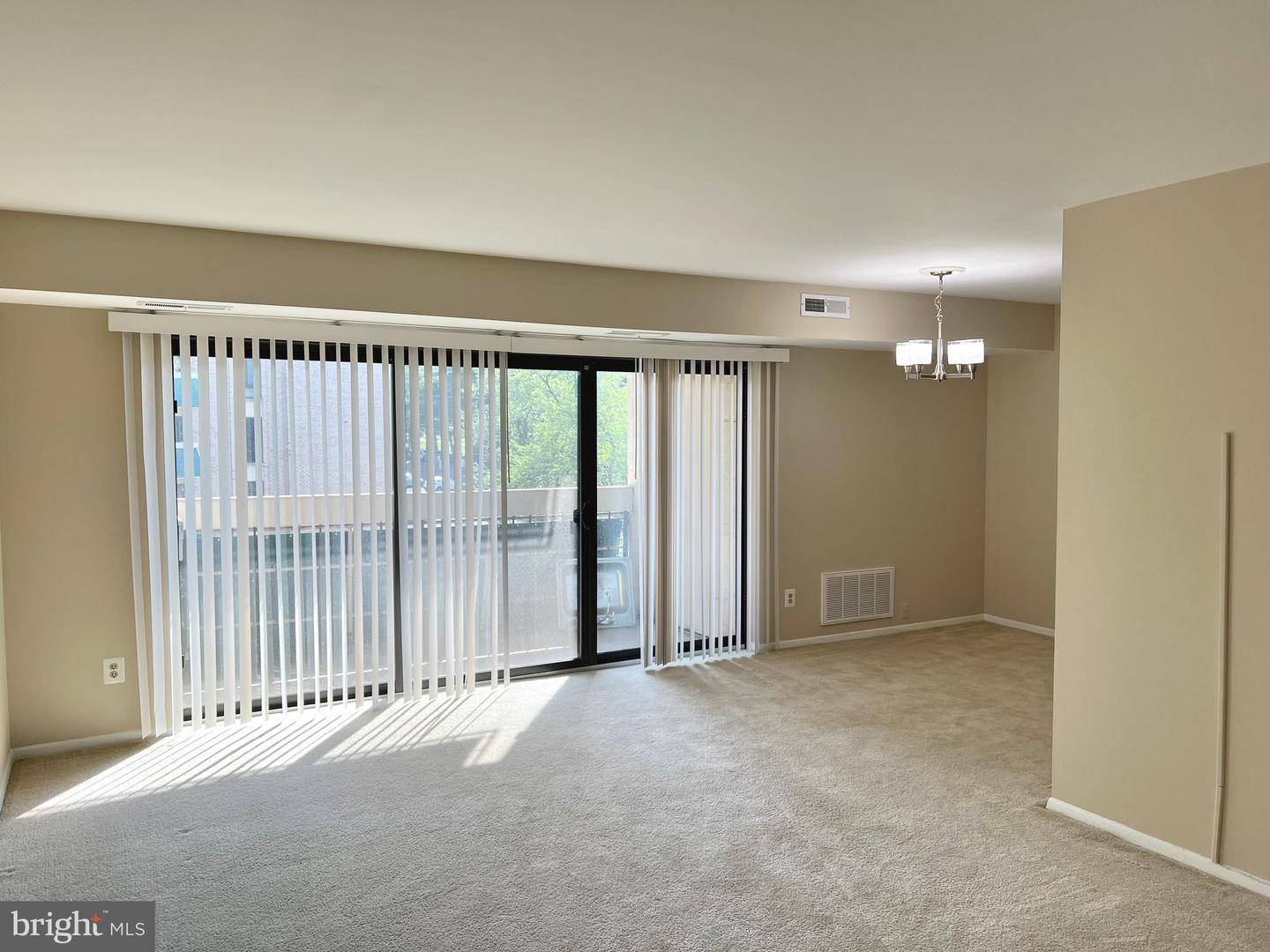 6141 Leesburg Pike #404 Property Photo 3