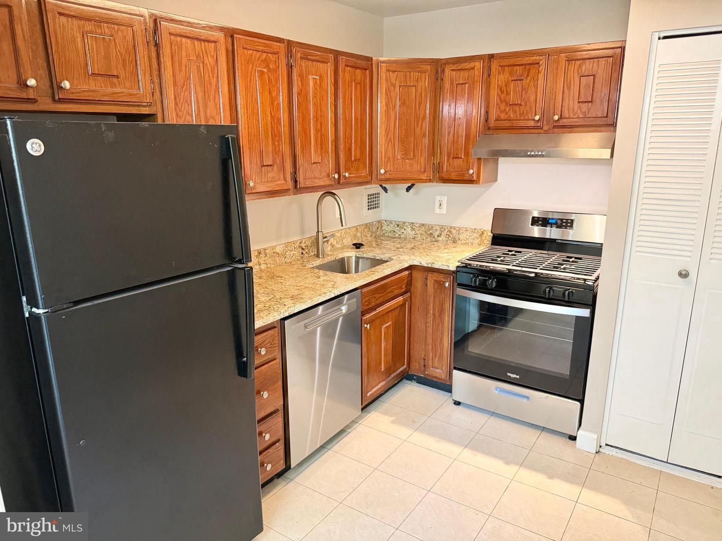6141 Leesburg Pike #404 Property Photo 10