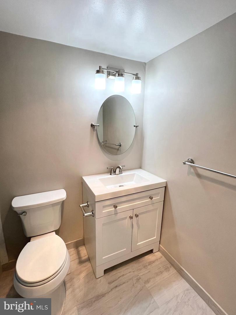 6141 Leesburg Pike #404 Property Photo 21