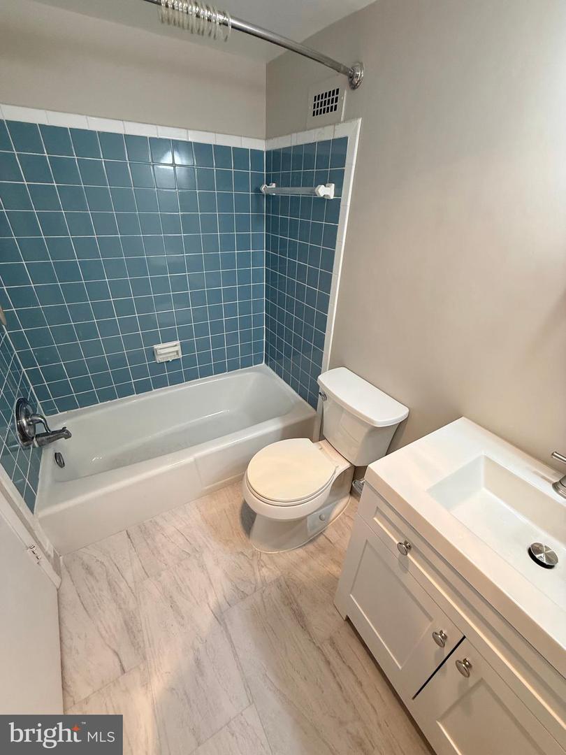 6141 Leesburg Pike #404 Property Photo 23