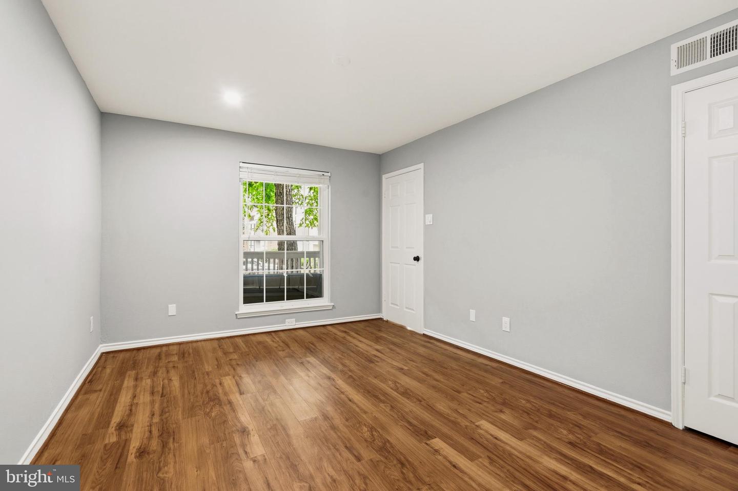 1521 Lincoln Way #104a Property Photo 8