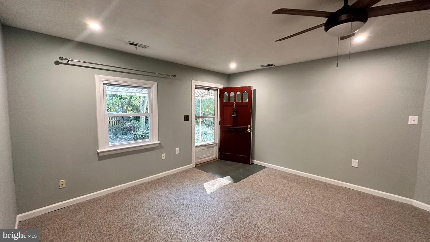 8334 Idylwood Rd Property Photo 5
