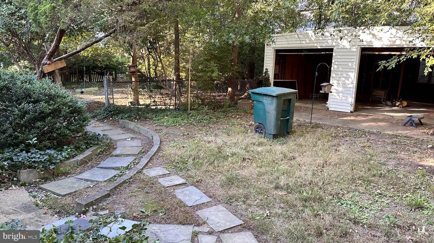 8334 Idylwood Rd Property Photo 8