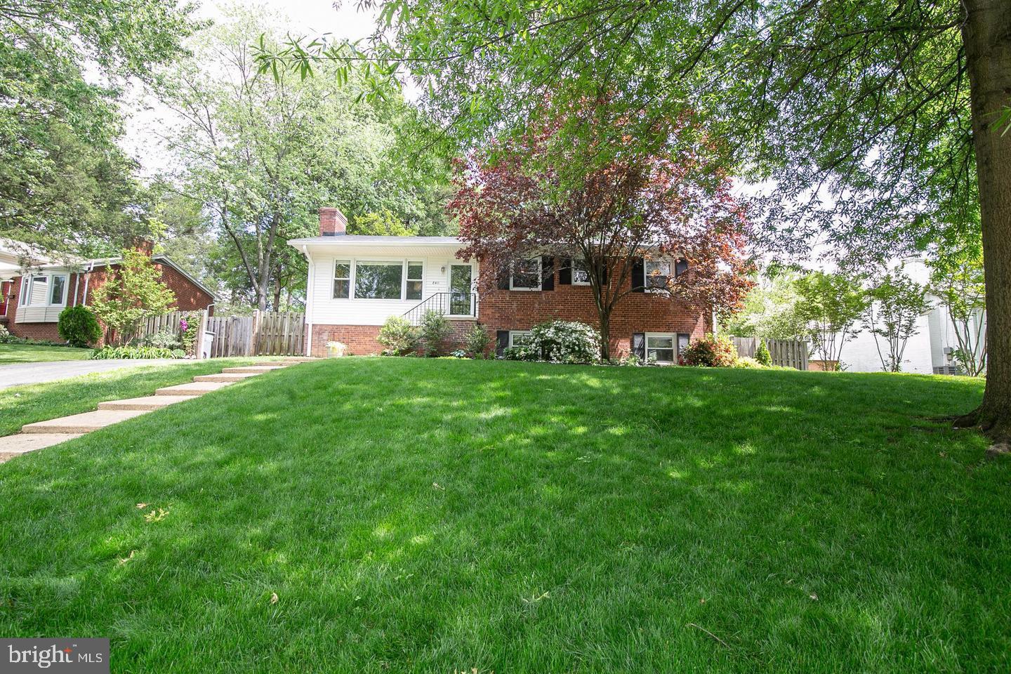 8411 MOREY LN Property Photo 1