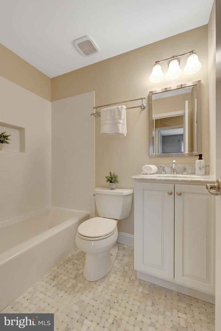 5720 Crownleigh Ct Property Photo 42