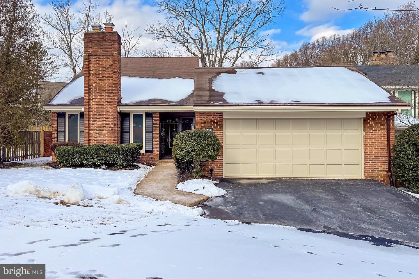 2804 Oakton Manor Ct Property Photo 2