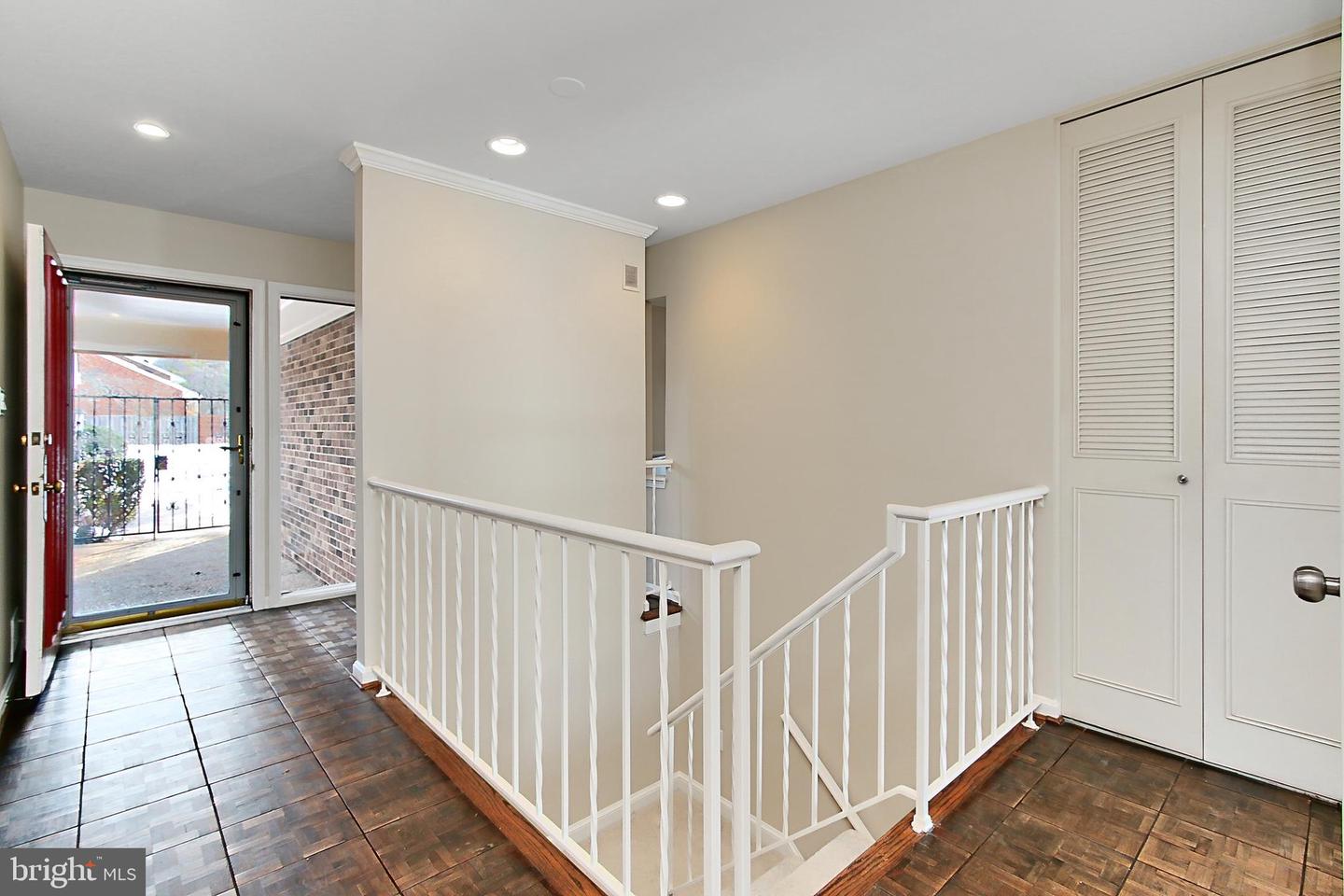 2804 Oakton Manor Ct Property Photo 6