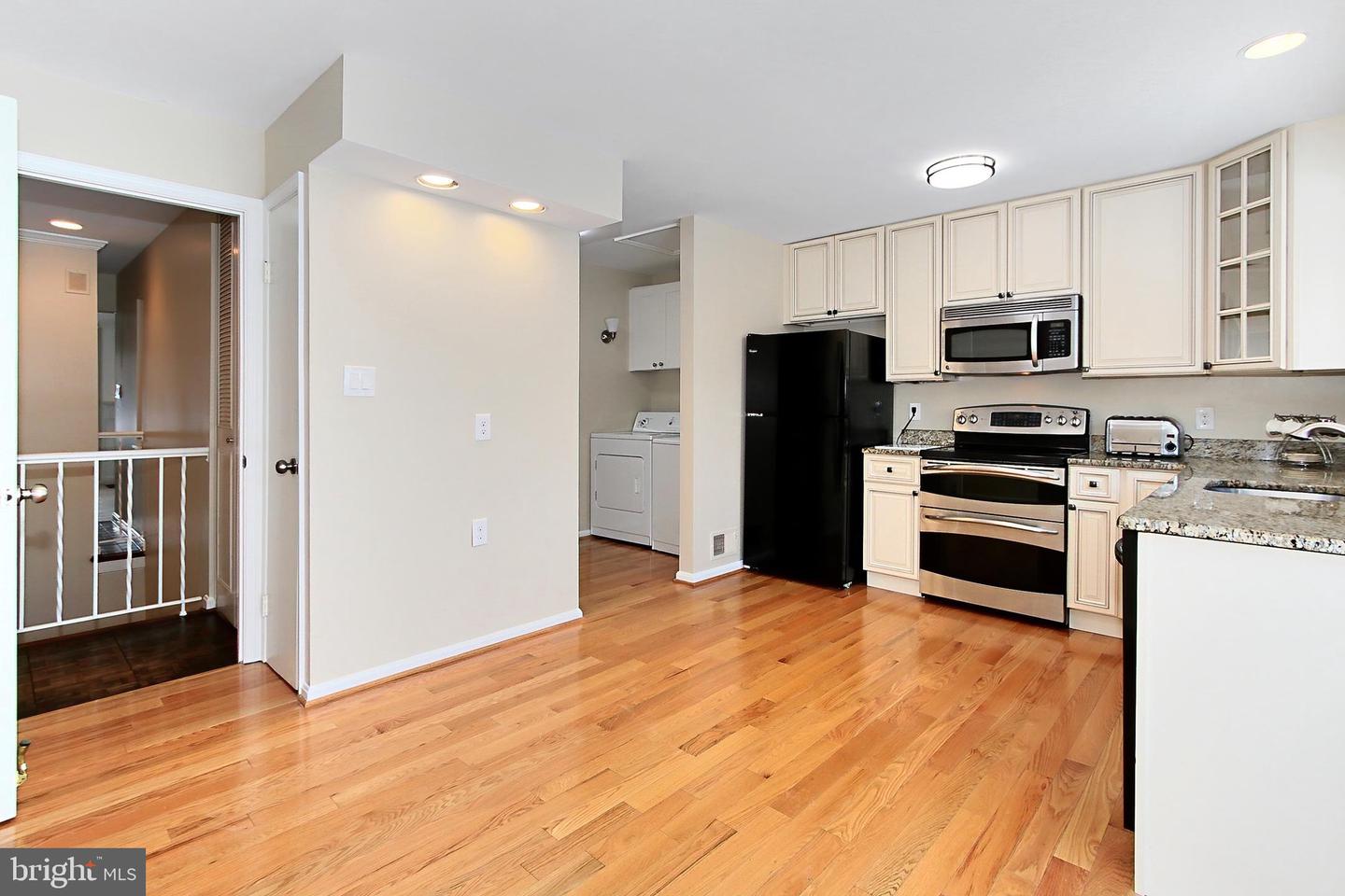 2804 Oakton Manor Ct Property Photo 16