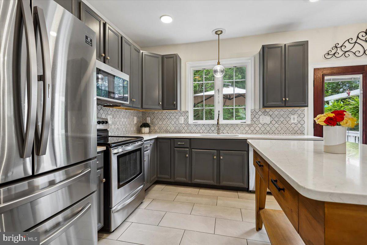6859 Colonel Taylor Ln Property Photo 4