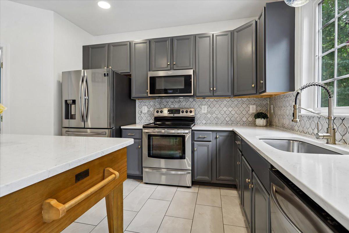 6859 Colonel Taylor Ln Property Photo 6