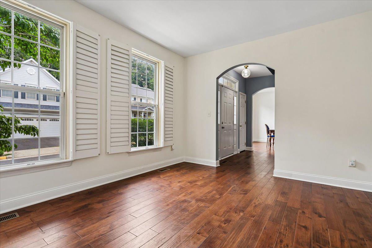 6859 Colonel Taylor Ln Property Photo 10