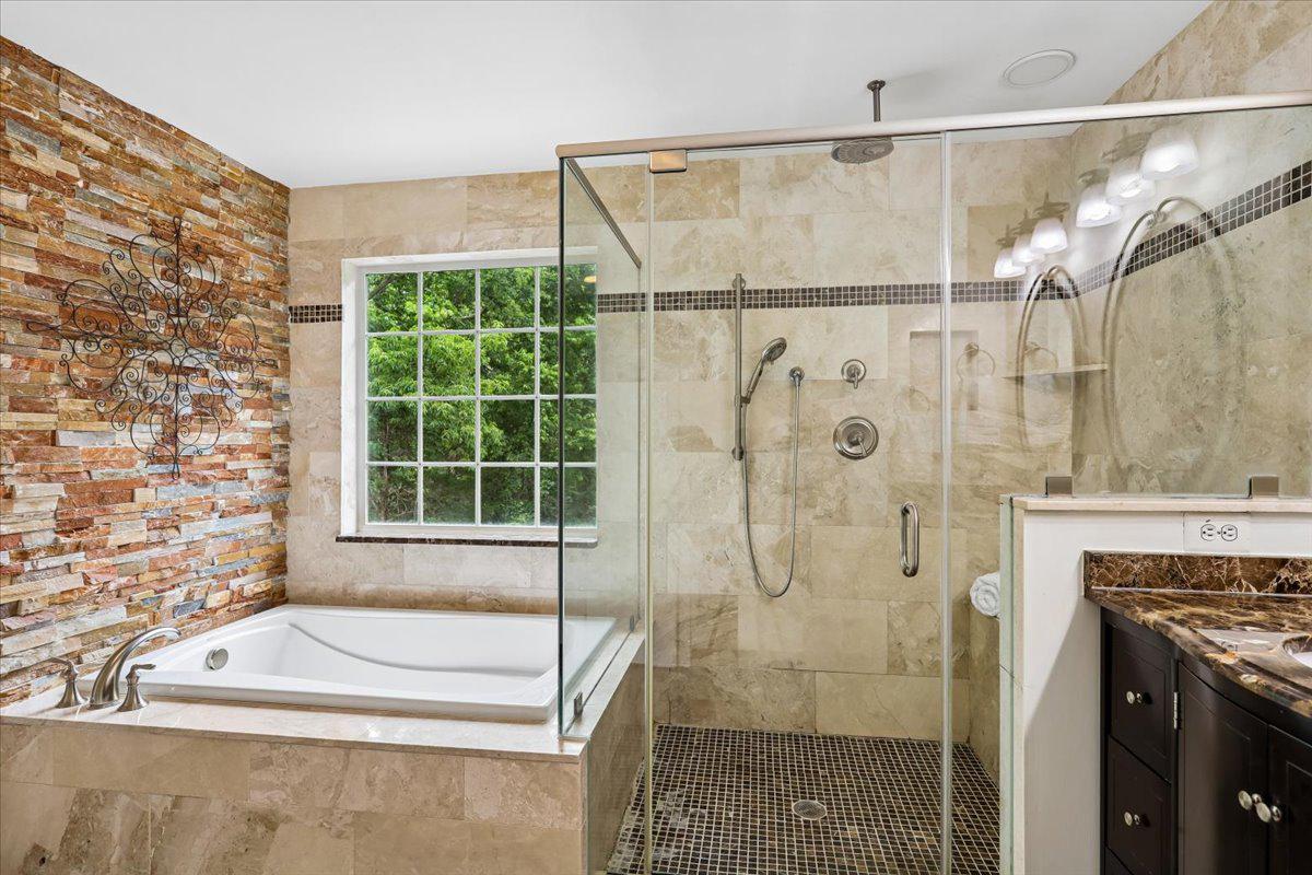 6859 Colonel Taylor Ln Property Photo 17