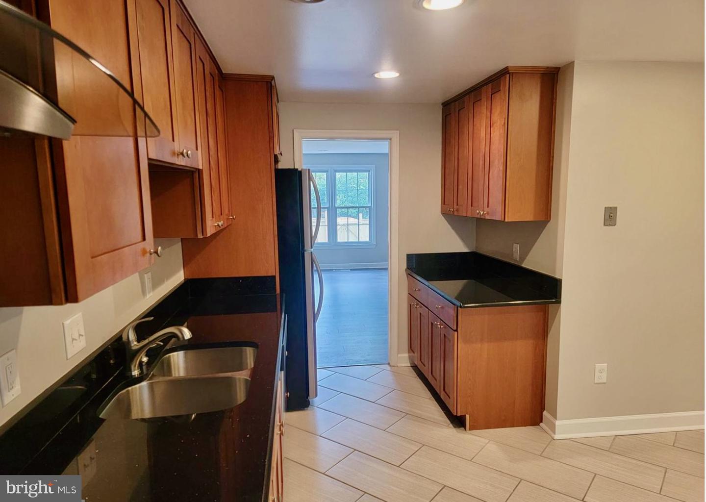 8029 Sleepy View Ln Property Photo 5