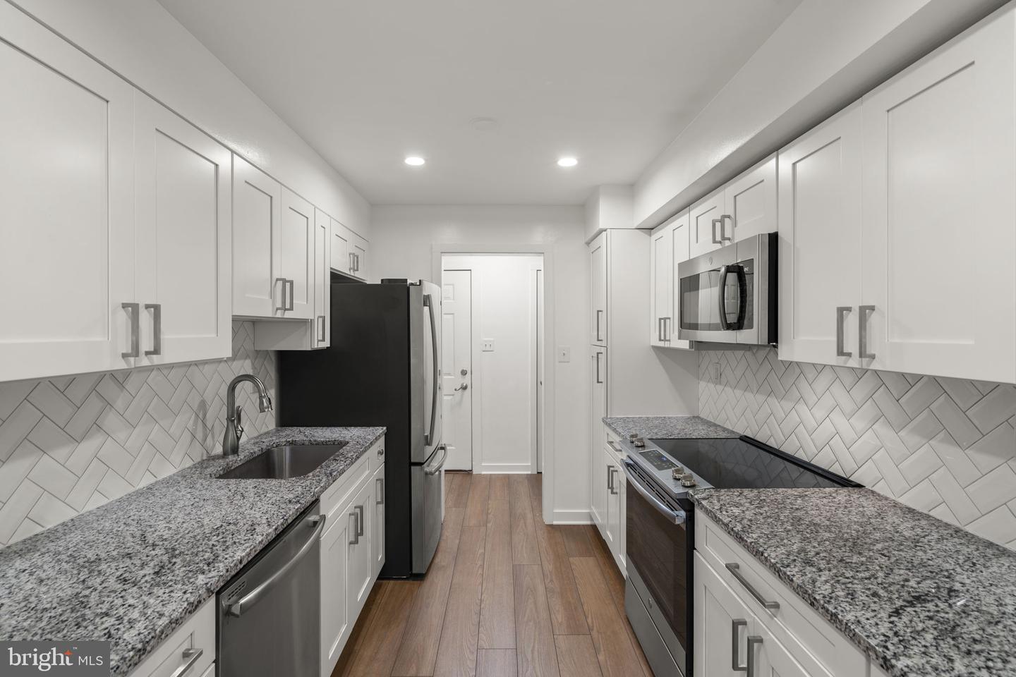 3334 Spring Ln #b-42 Property Photo 4