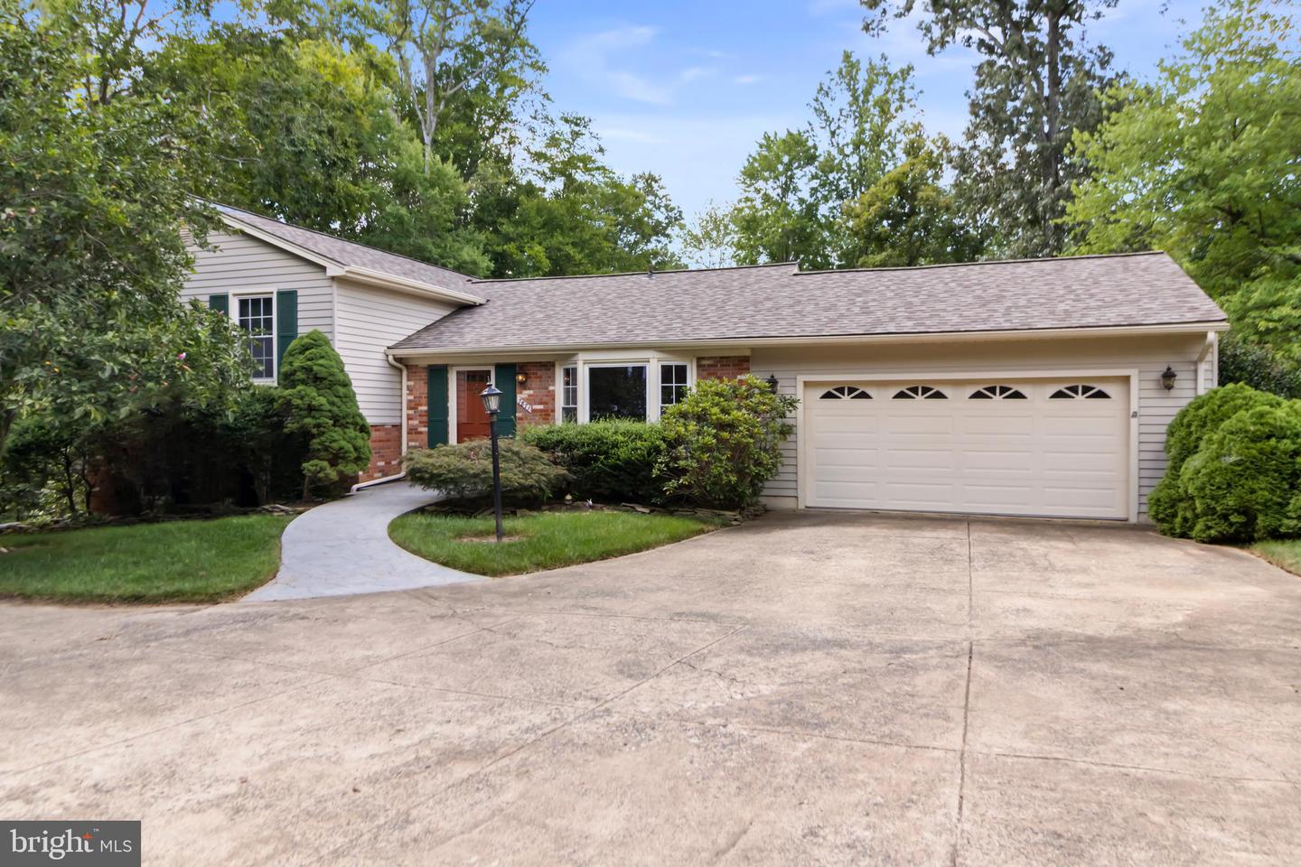 7871 Godolphin Dr Property Photo 1