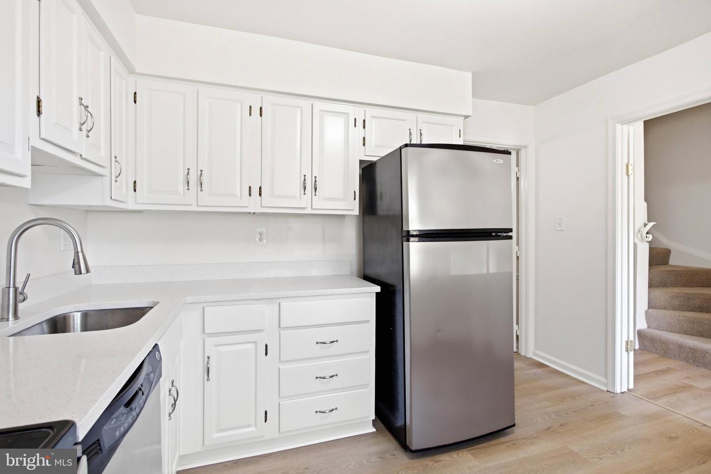 4527 Airlie Way Property Photo 7
