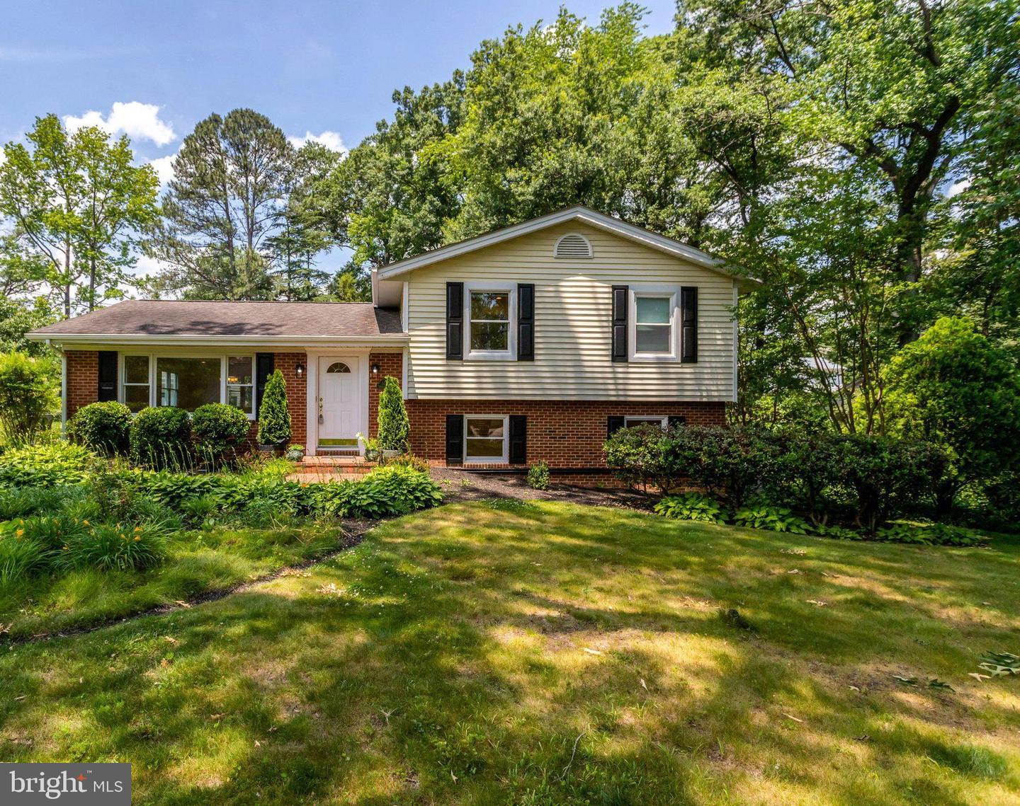 3236 Woodland Ln Property Photo 2