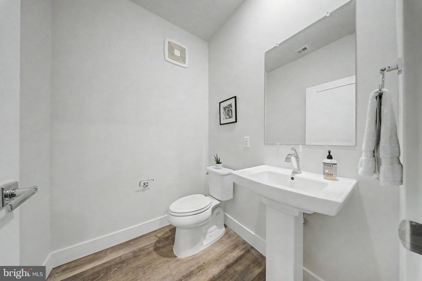 1761 Old Meadow Rd #220 Property Photo 21