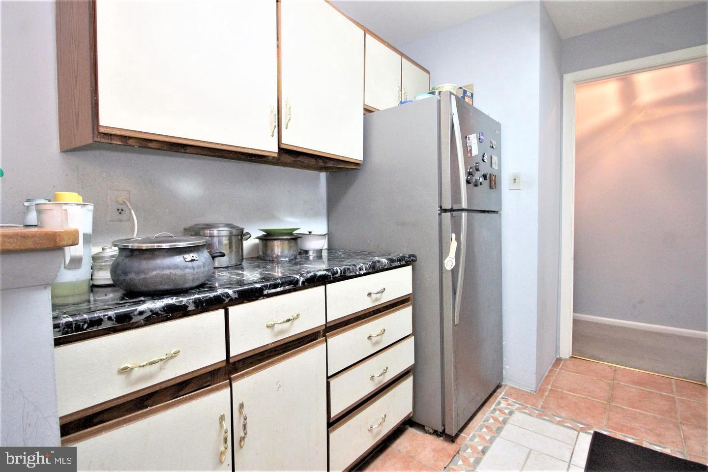 1914 Wilson #204 Property Photo 6