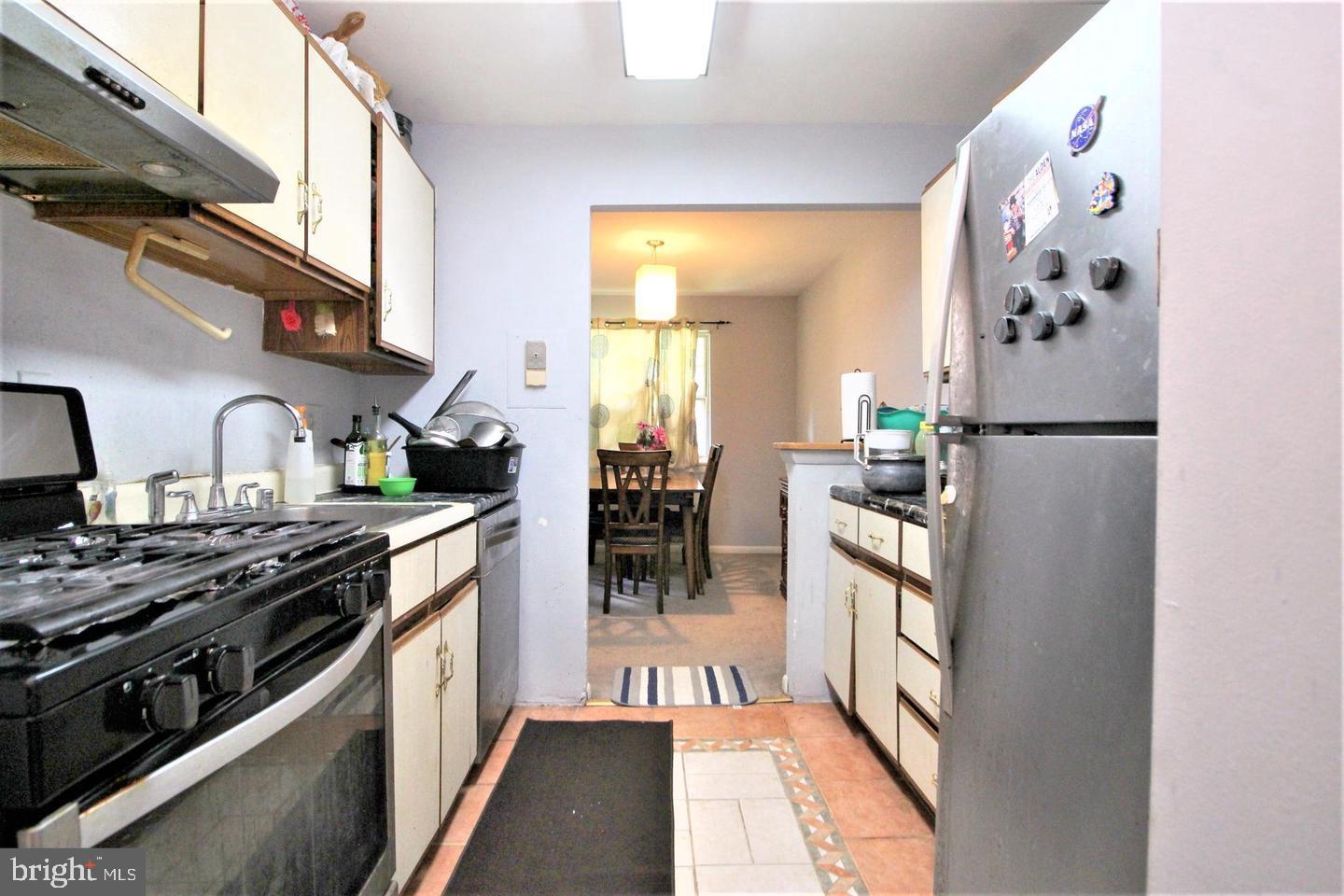 1914 Wilson #204 Property Photo 7