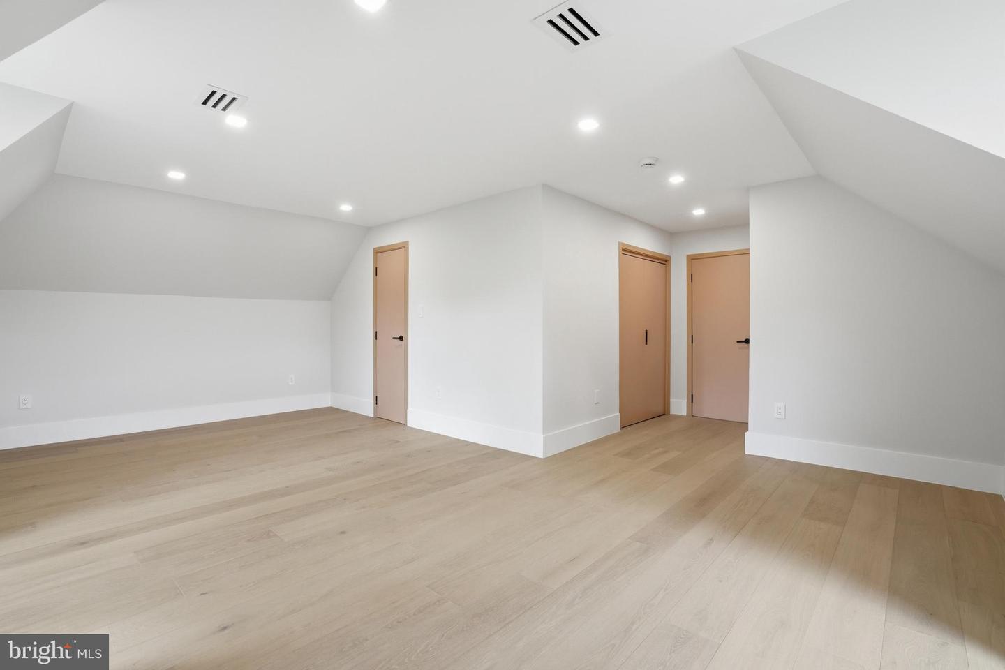 1124 Savile Ln Property Photo 105