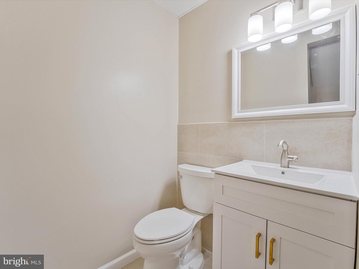 311 Maple Ave W #c Property Photo 10